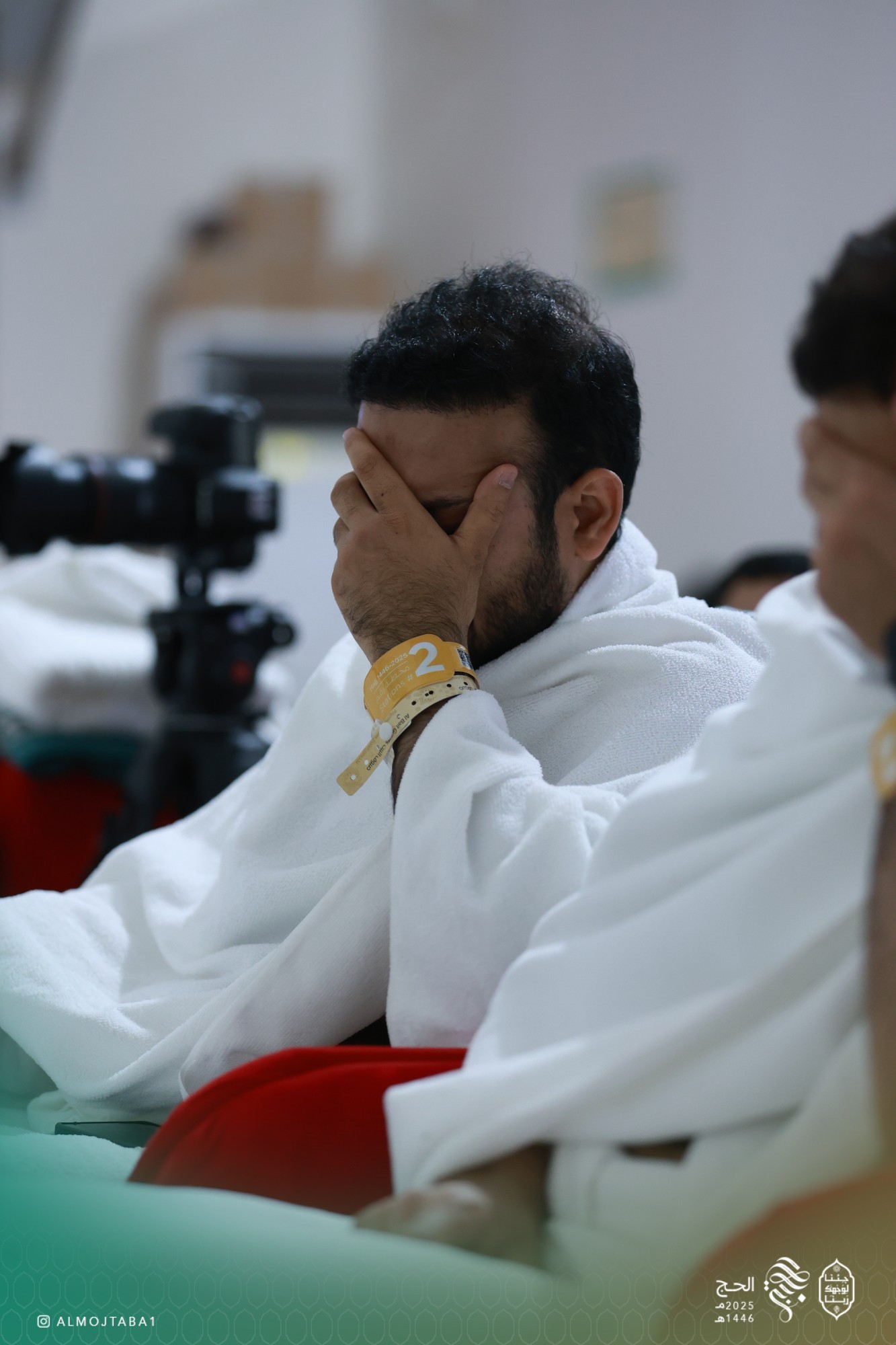 في أجواء إيمانية خاشعة.. حجاج حملة المجتبى يحيون يوم عرفة مجسّدين شعار الحملة