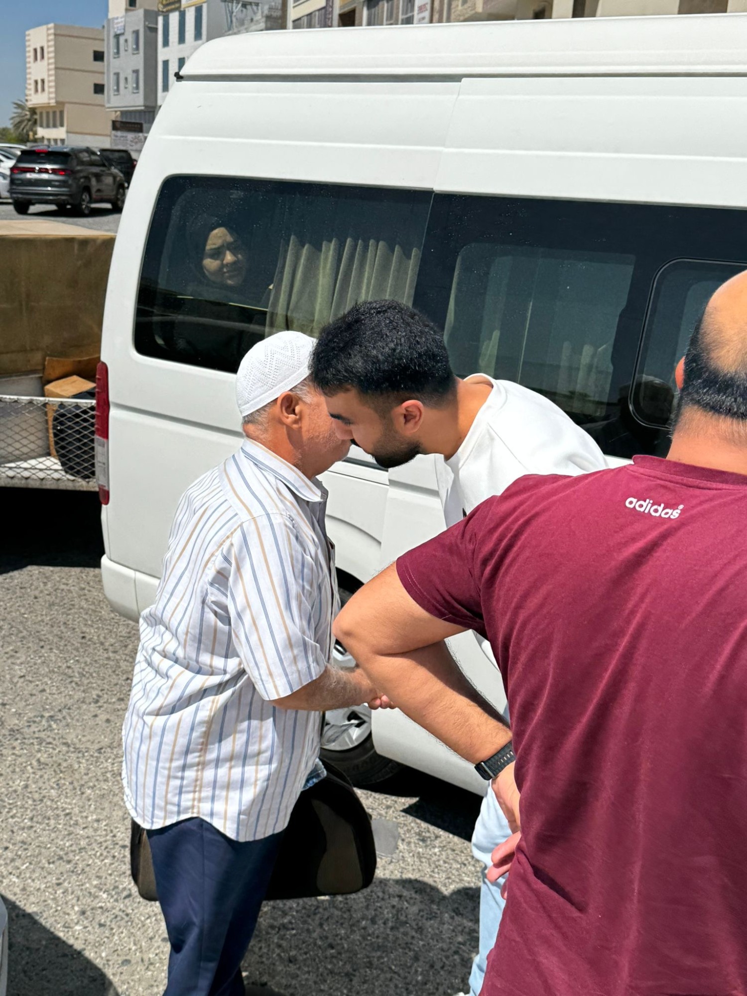وصول أولى دفعات زوار الإمام الرضا (ع) إلى البحرين بسلام بعد توقف حركة الطيران في المنطقة